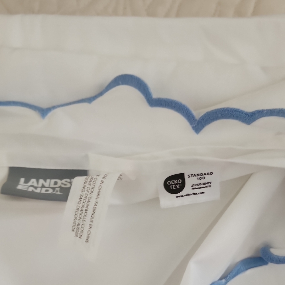 Lands' End White Bedding with Blue Scalloped Trim - Picture 5 of 6